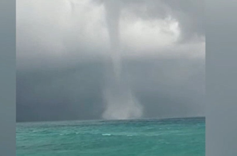 Водно торнадо удари Куба